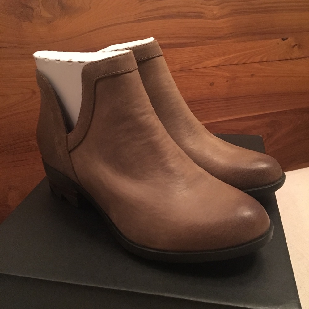 Sorel Lolla Waterproof Leather Booties Size 6